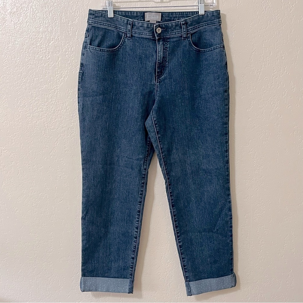 Chicos, cropped cuffed denim jeans in a classic medium wash. Size Medium 8-10